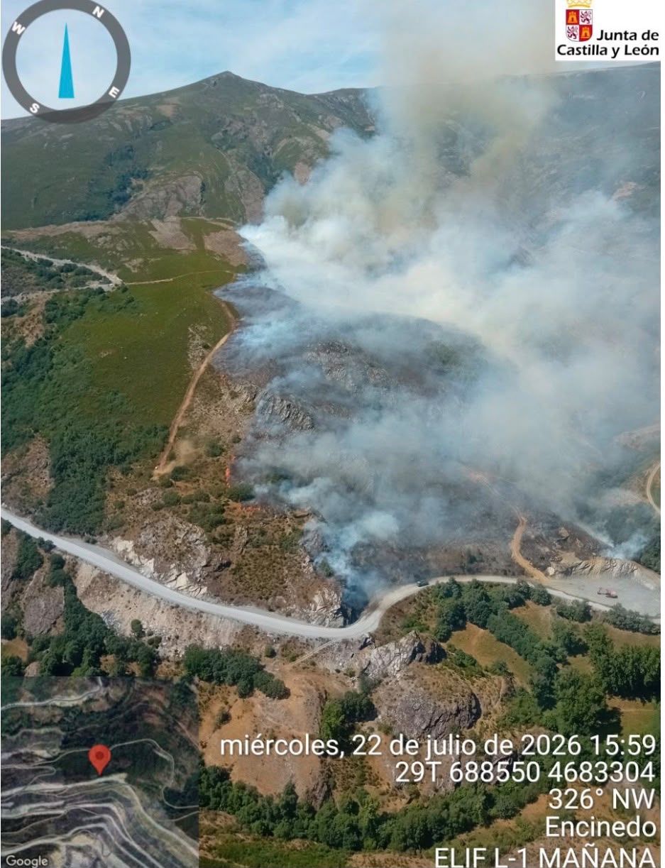 Continúa activo el incendio forestal declarado en La Baña mientras Castropodame concentra la mayor preocupación en León