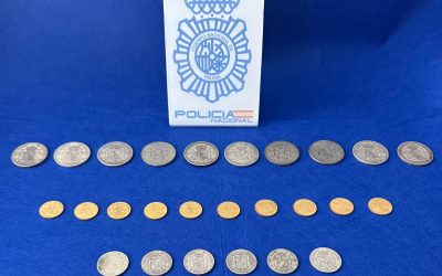 La Policía Nacional ha detenido a un matrimonio que se apropió indebidamente de monedas de oro de Isabel II