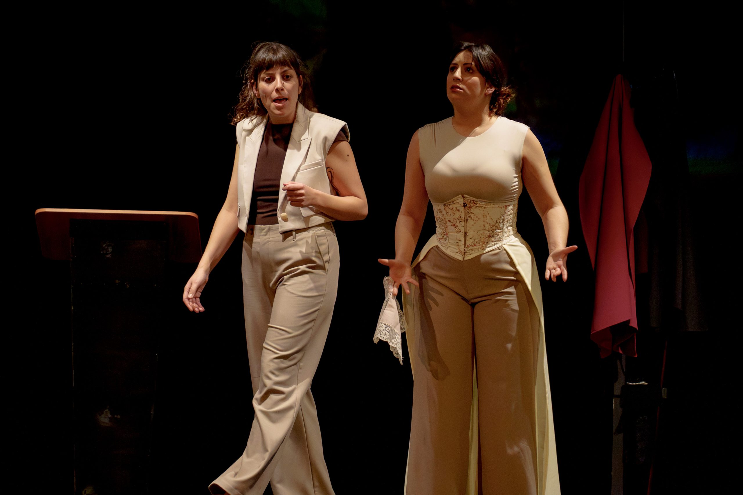 La actriz bañezana Paula Sánchez presenta en casa el primer montaje de su compañía Xera Escena