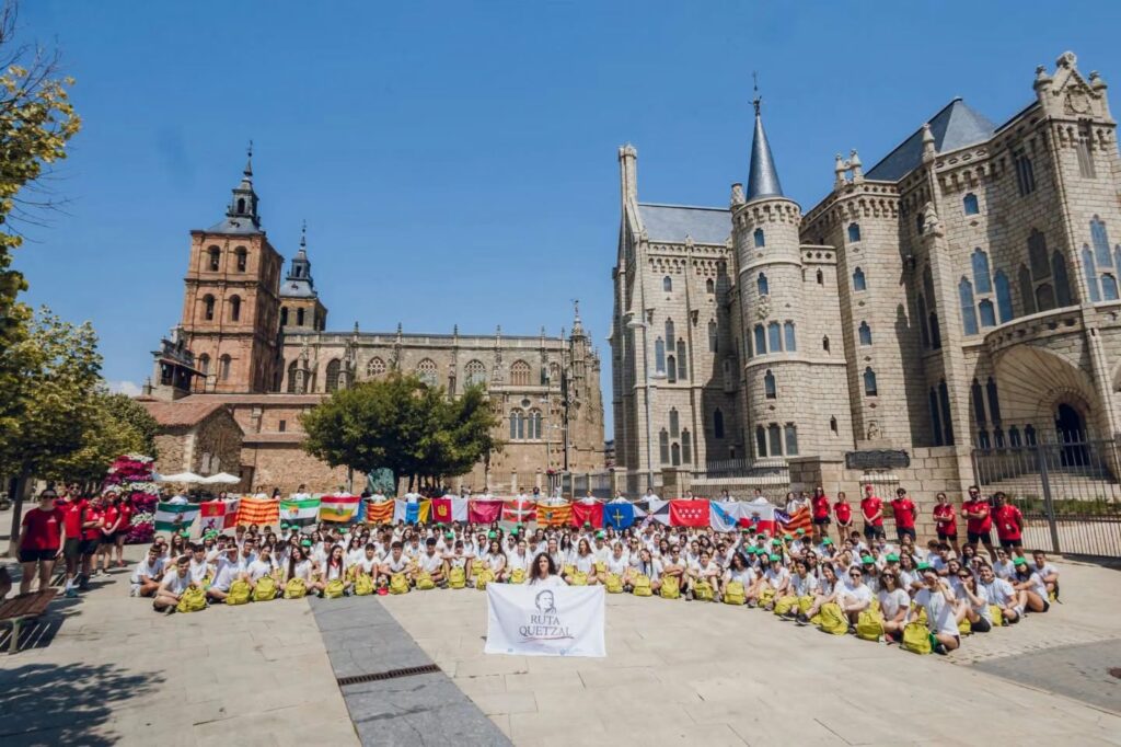 La Ruta Quetzal vuelve a hacer parada en Astorga con 200 jóvenes expedicionarios