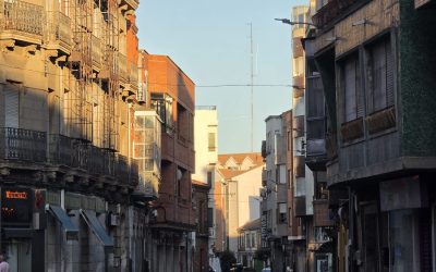 Culmina la renovación de la Avenida Vía de la Plata con el pintado de la señalización vial y la zona ORA
