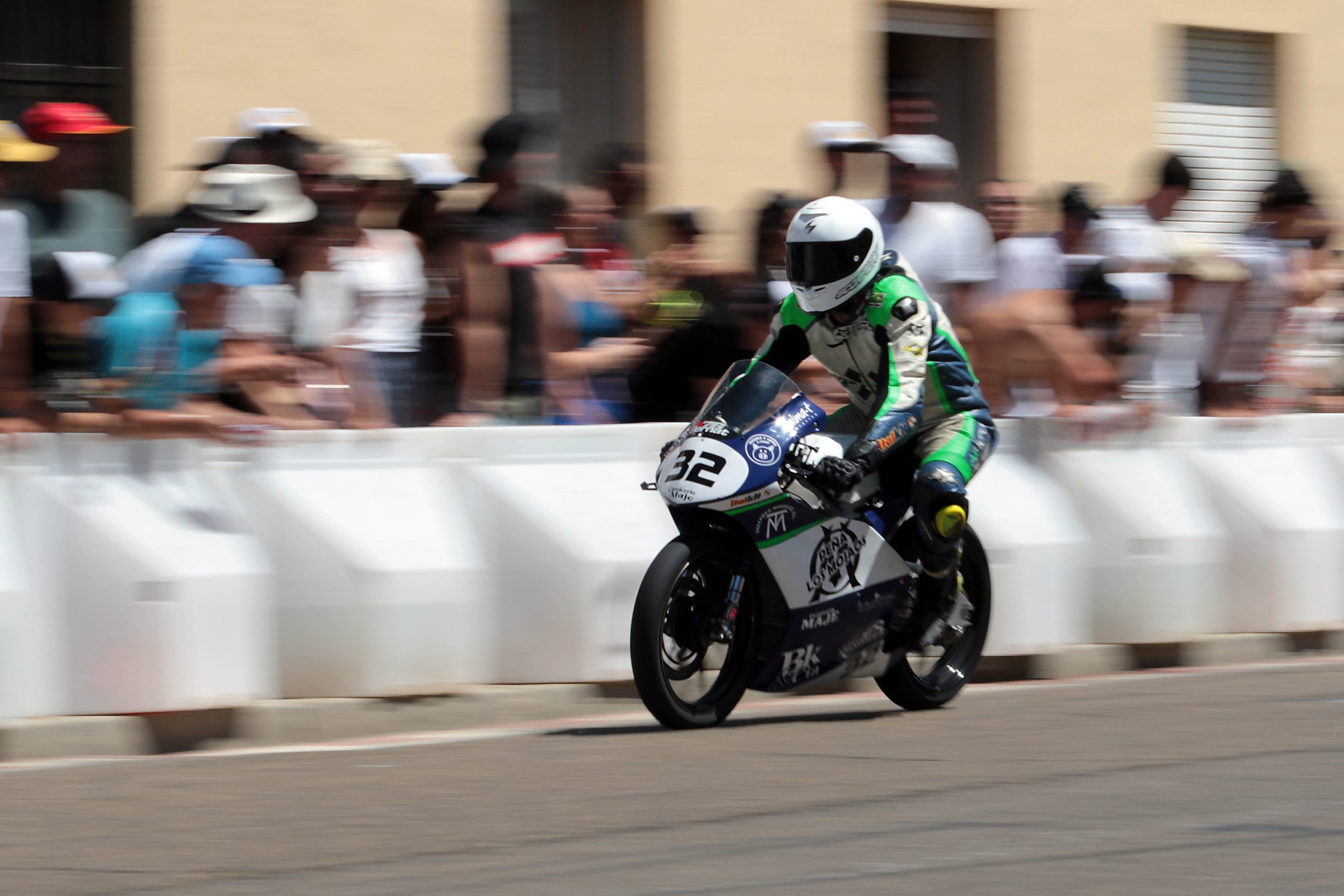 Martínez Mas vuelve con victoria y Sergio Fuertes alcanza el 12+1 en un Gran Premio de La Bañeza marcado por dos accidentes