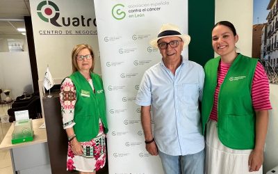 Luis Fernández Terrón dona 1.020 euros a la Asociación Contra el Cáncer con la venta de su último libro