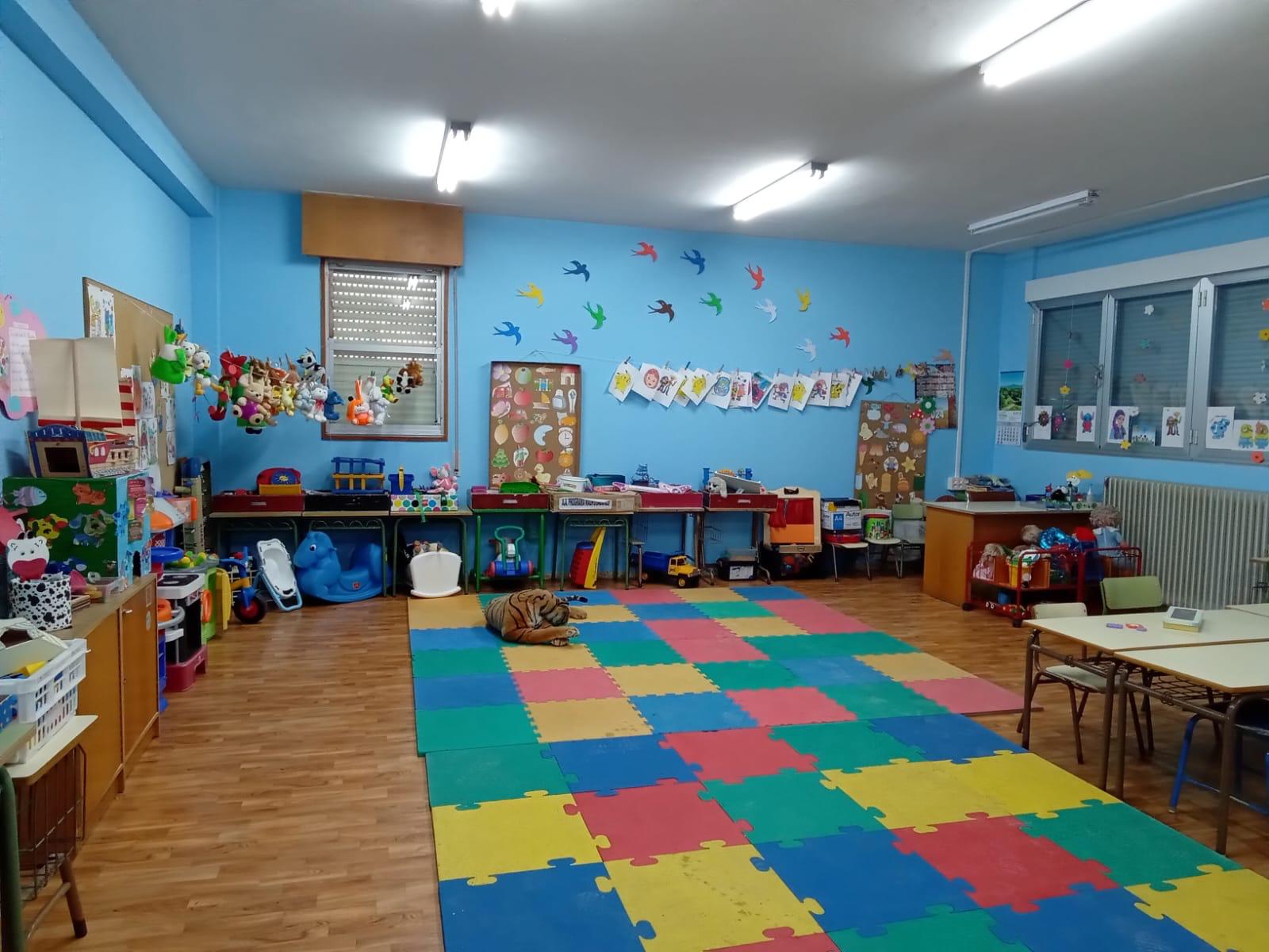 Santa María del Páramo invierte más de 8.300 euros en mejorar el colegio Benito León y refuerza su apuesta por la educación rural