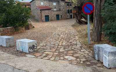 El ayuntamiento de Astorga asegura que la calle a la entrada de Castrillo de los Polvazares está abierta desde el 30 de julio