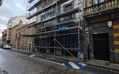 La Escuela Taller de La Bañeza avanza en la restauración de la fachada de la Casa de Doña Josefina