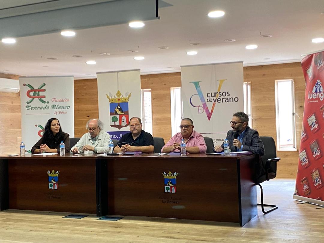 El curso «Antonio Colinas y el espacio: otras miradas» reúne a especialistas, poetas y participantes en La Bañeza