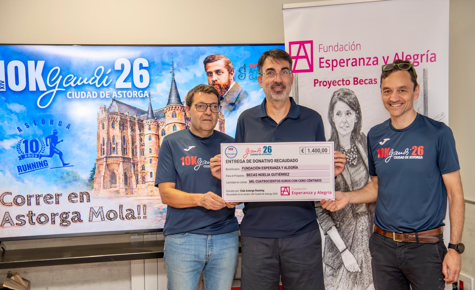 Los 10K Ciudad de Astorga entregan 1.400 euros para las Becas Noelia Gutiérrez