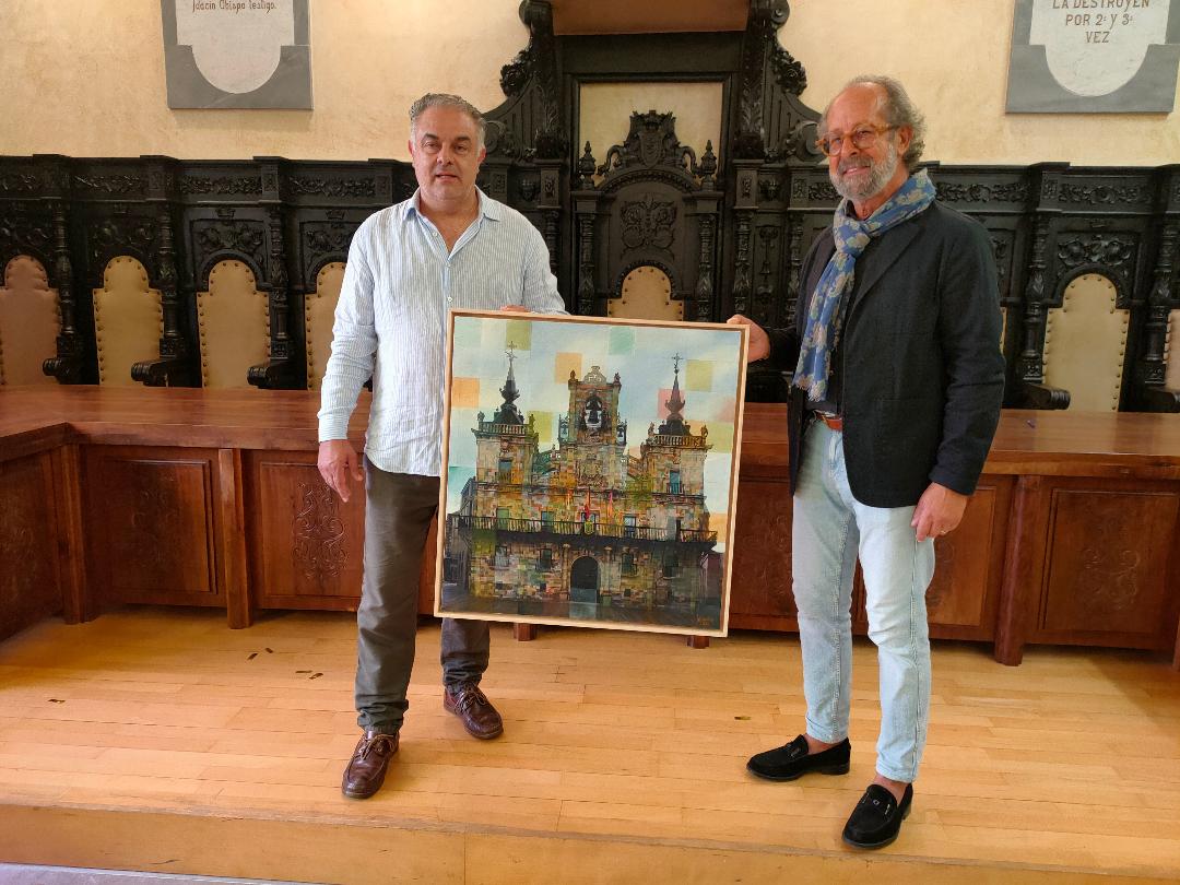 Fernando Delgado dona un cuadro de la fachada del ayuntamiento a todos los astorganos