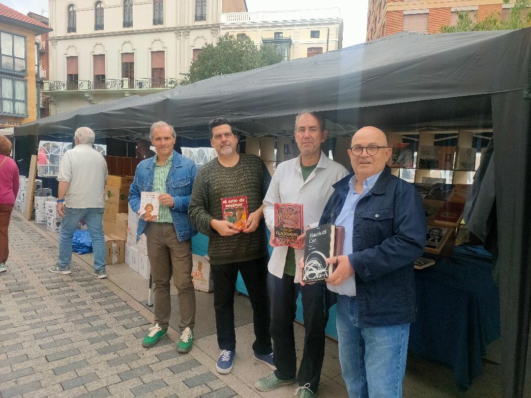 La Feria del Libro de Astorga pone 10.000 ejemplares a disposición de los visitantes
