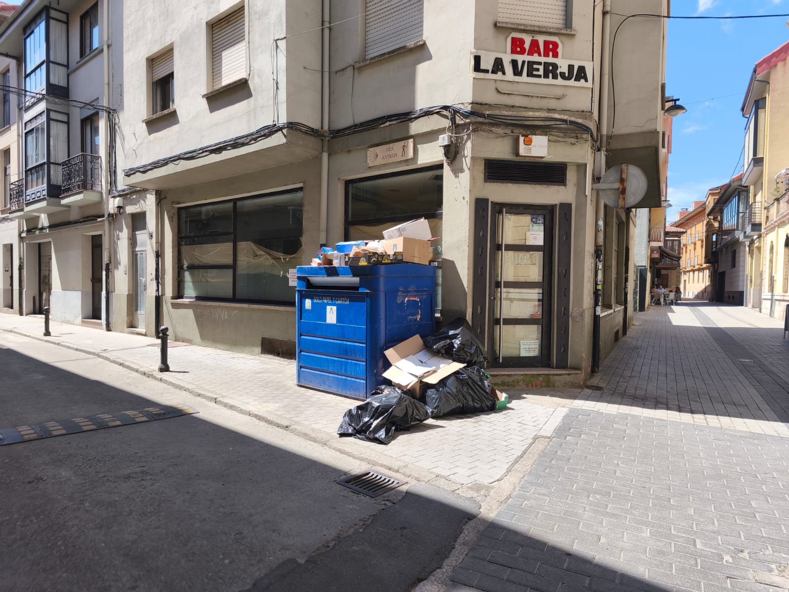 Astorga anuncia una campaña de vigilancia y sanciones contra el vertido irregular de residuos por parte de los negocios