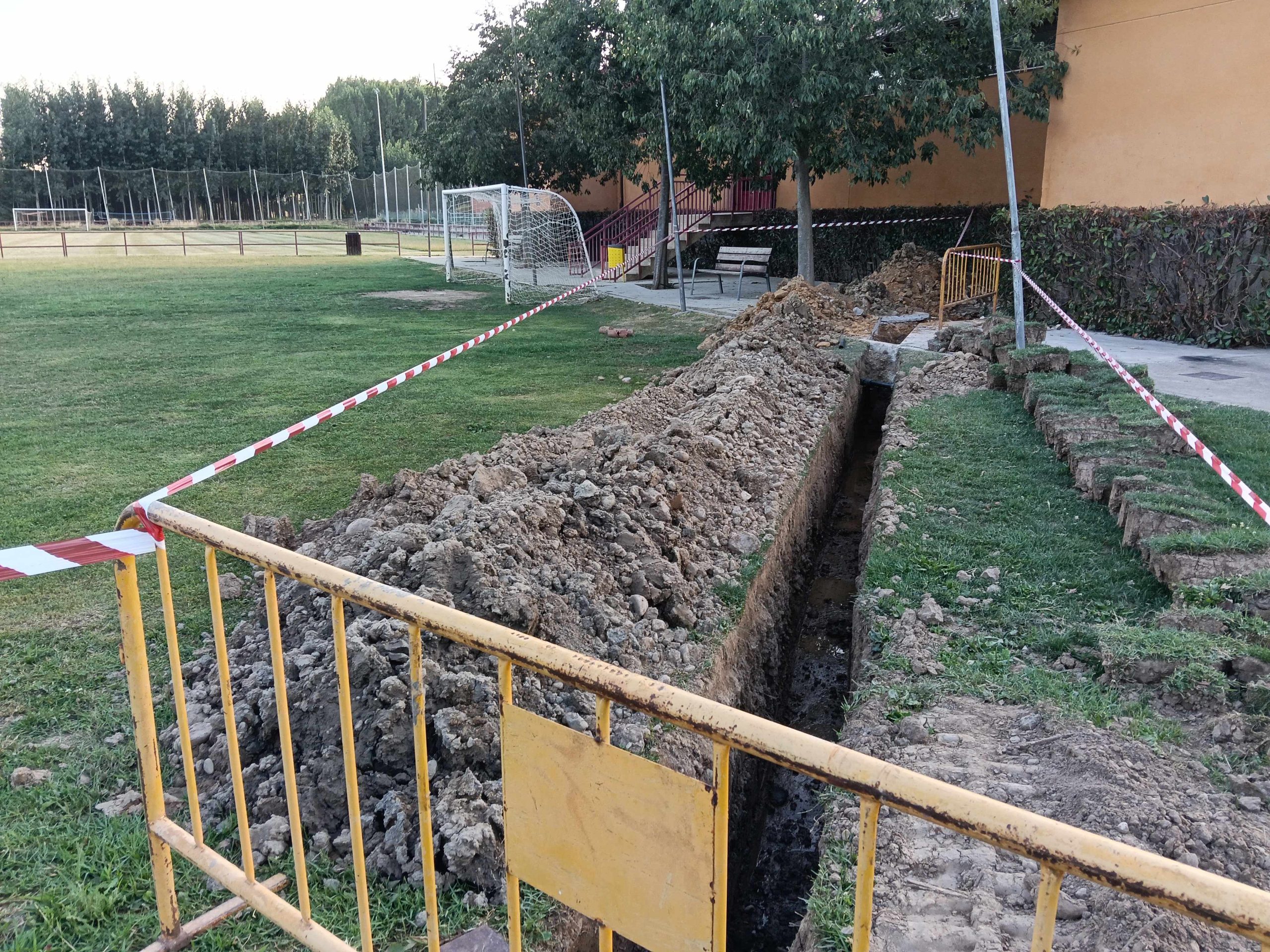 El PP denuncia el abandono y el pésimo estado de los campos de fútbol por la desidia del Ayuntamiento que han impedido su uso por vecinos y visitantes durante el verano