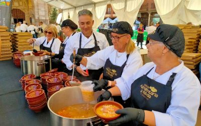 La Alubiada 2026 concentra a miles de personas en las Plaza Mayor de La Bañeza