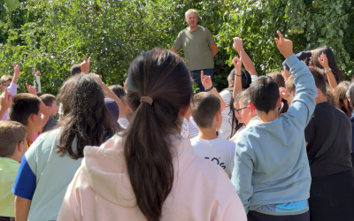 Un centenar de niños del Órbigo disfrutan de una jornada educativa y de ocio sobre el agua en Barrios de Luna y del cultivo del lúpulo en Gavilanes de Órbigo