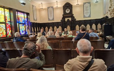 Valdeviejas lleva 126 firmas al ayuntamiento de Astorga para frenar el tráfico que atraviesa el pueblo