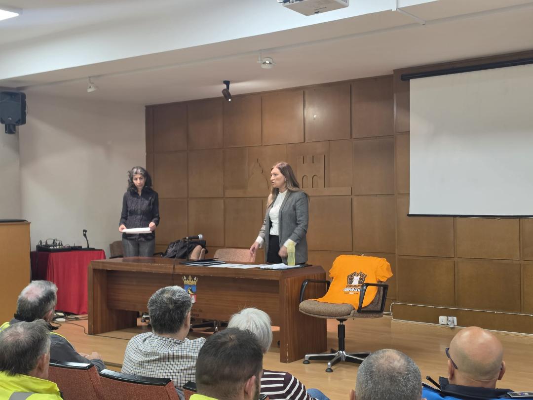 Los servicios municipales de La Bañeza se forman para implantar el plan CER de gestión de colonias felinas