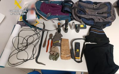La Guardia Civil detiene a dos hombres sorprendidos in fraganti en el interior de una vivienda en Moscas del Páramo