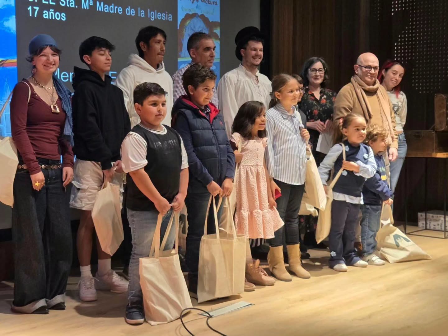 Zamo Clown y los premios del Concurso de Marcapáginas amenizan el Día de la Biblioteca en Astorga