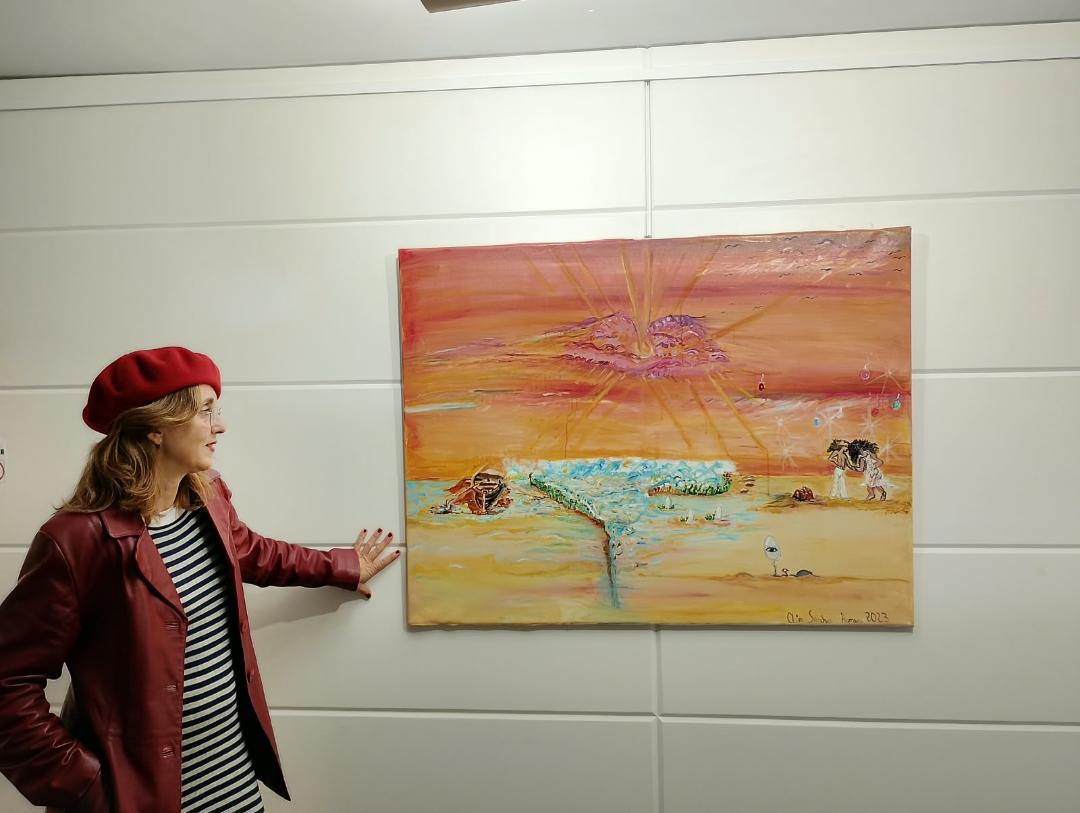 Santa María del Páramo acoge el surrealismo y el color de Olivia Sánchez Herranz