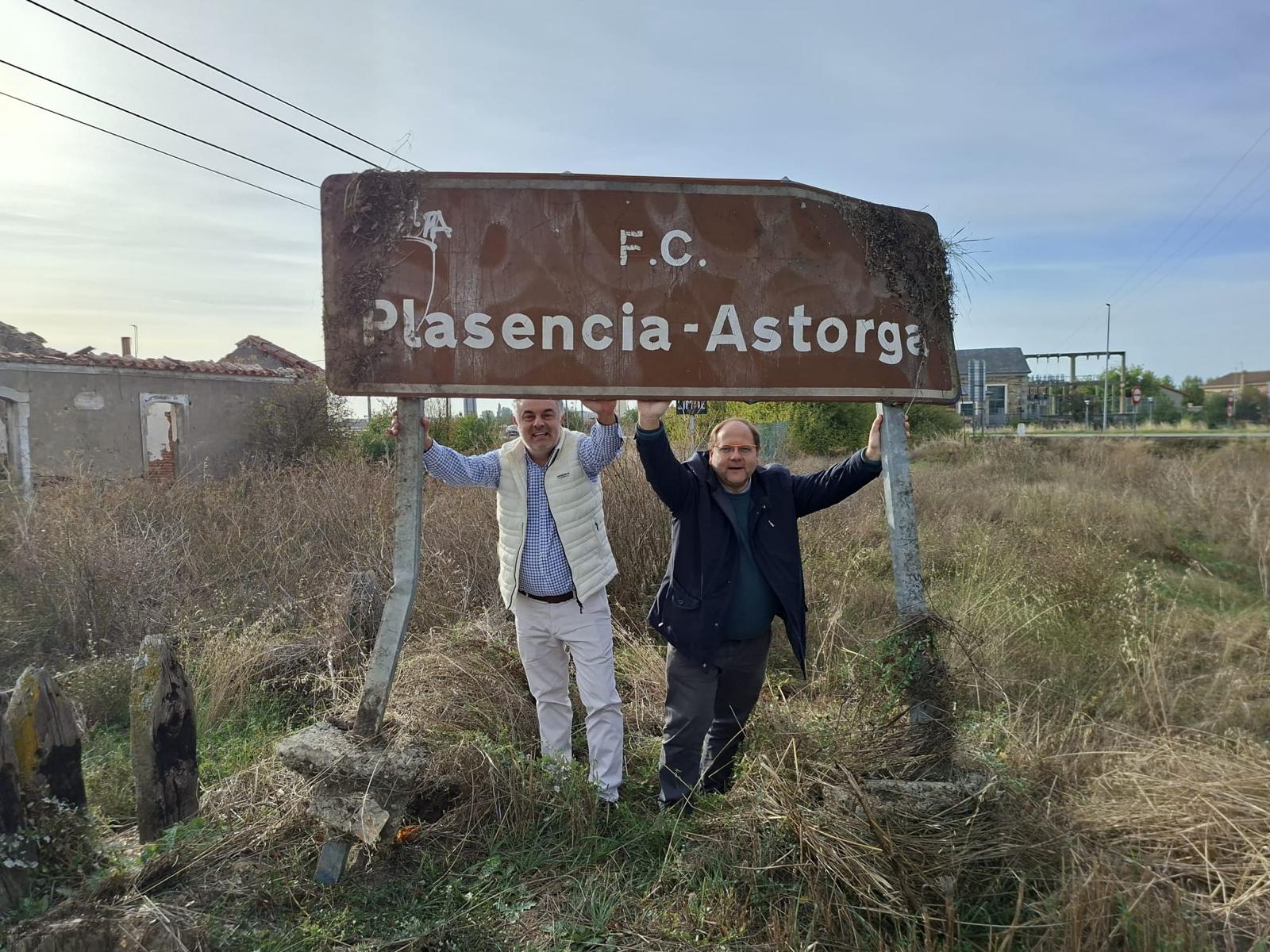 Astorga y La Bañeza se unen contra la destrucción de las vías de ADIF que boicotea el ramal para mercancías y la reindustrialización de la comarca