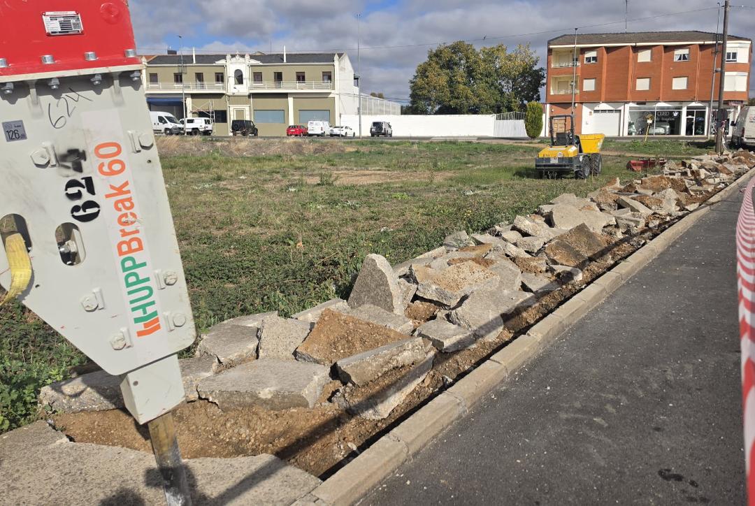 El Ayuntamiento de La Bañeza destina cerca de 90.000 euros a la mejora integral de la calle La Vega