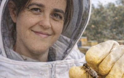 Raquel Dávila gana el Premio Mujer Rural por su proyecto apícola en Filiel