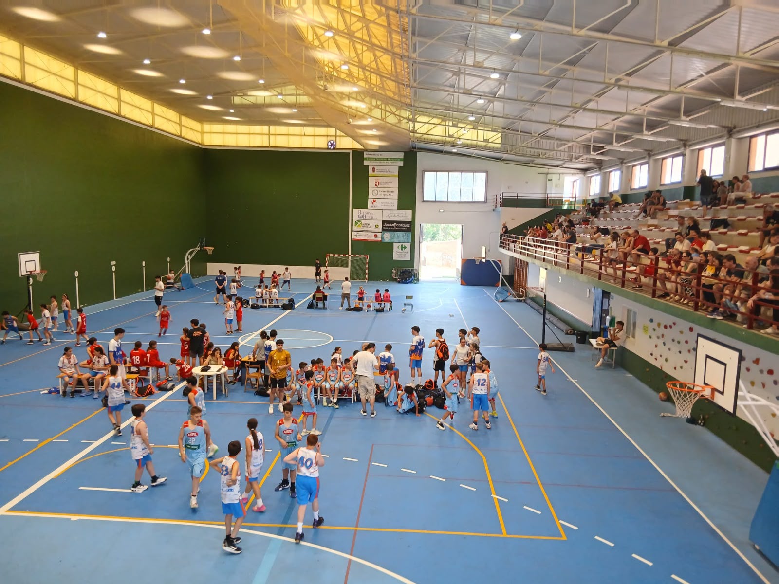Las Escuelas Deportivas de Santa María del Páramo arrancan con más de medio millar de participantes