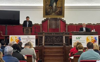 Goñi explica en Astorga la Eucaristía como “fuente y cumbre” de la vida cristiana
