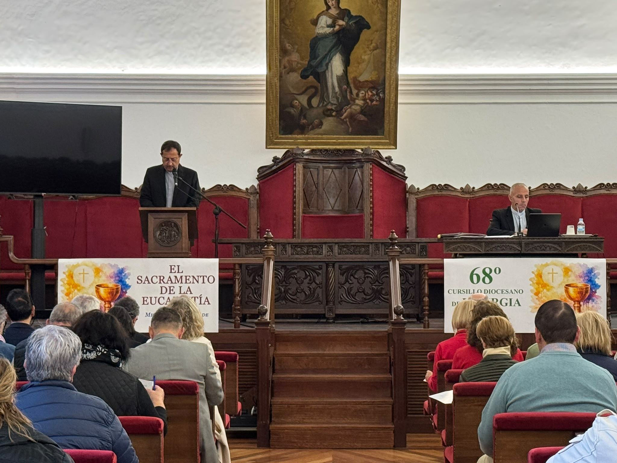 Goñi explica en Astorga la Eucaristía como “fuente y cumbre” de la vida cristiana