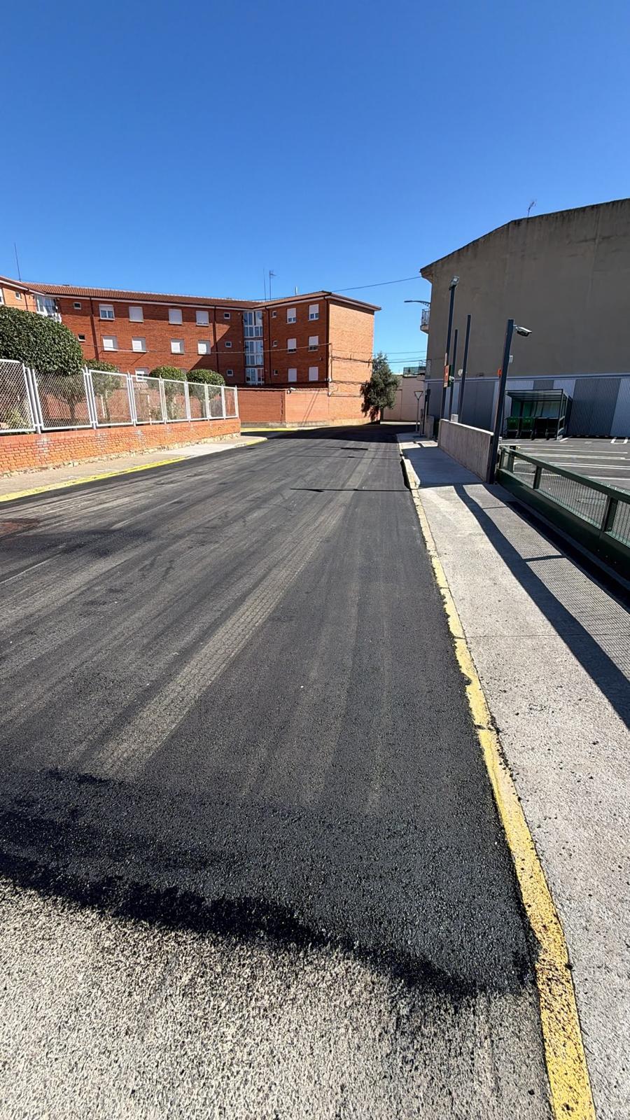 La calle El Morredero de Astorga estrena nuevo asfaltado