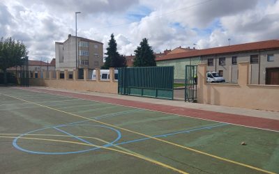 Santa María del Páramo mejora el cerramiento del Polideportivo Julio Tolón con una inversión de 47.600 euros